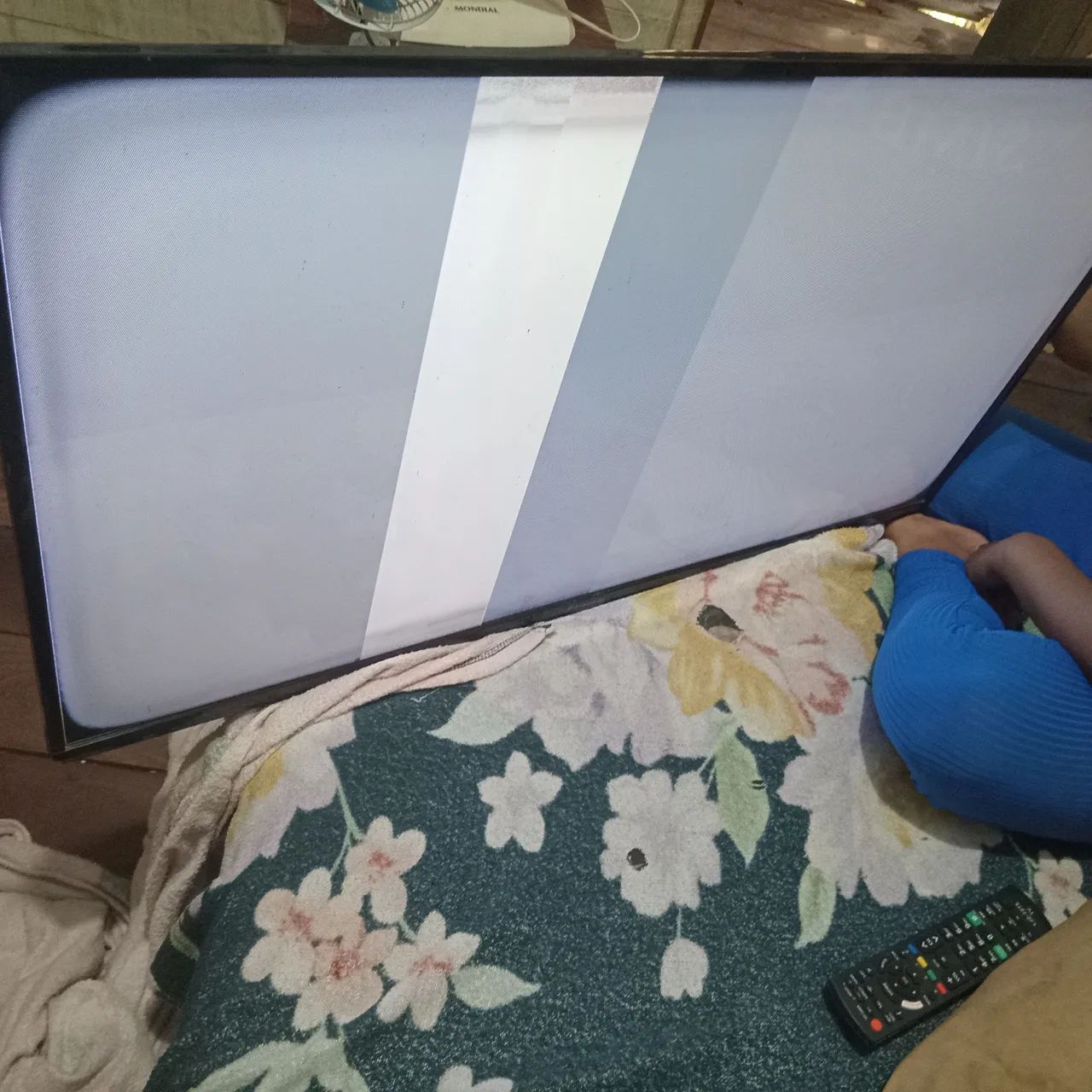 Smart tv 42 polegadas com defeito - Foto 2