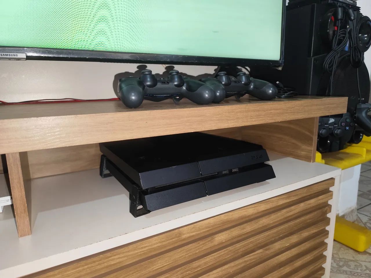 Playstation 4 cheio de jogos. 2 controles. Passo cartão. Pego ps3 - Foto 3