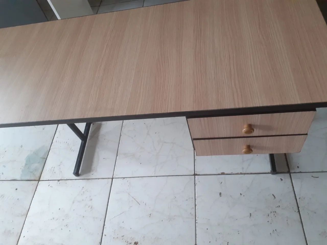 mesa escritório reta em mdf e ferro, cada unidade custa 400 - Foto 4