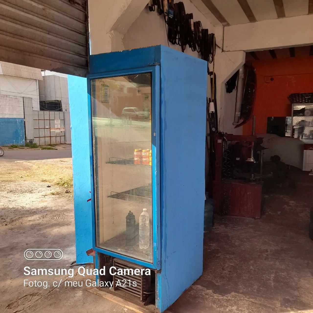 Vende-se geladeira