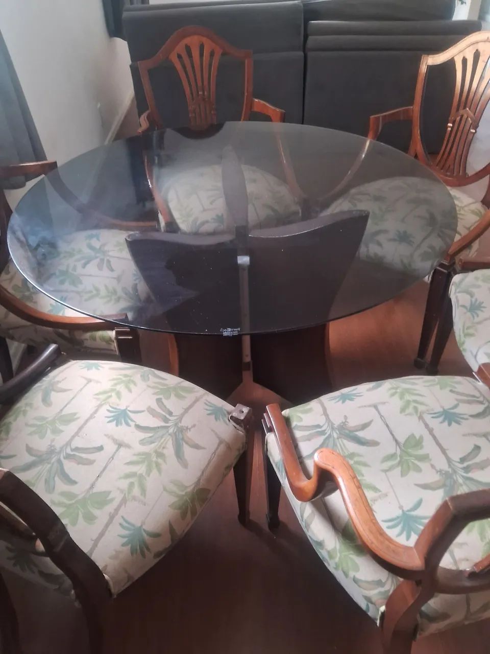 Mesa com 6 cadeiras madeira maciça  - Foto 4