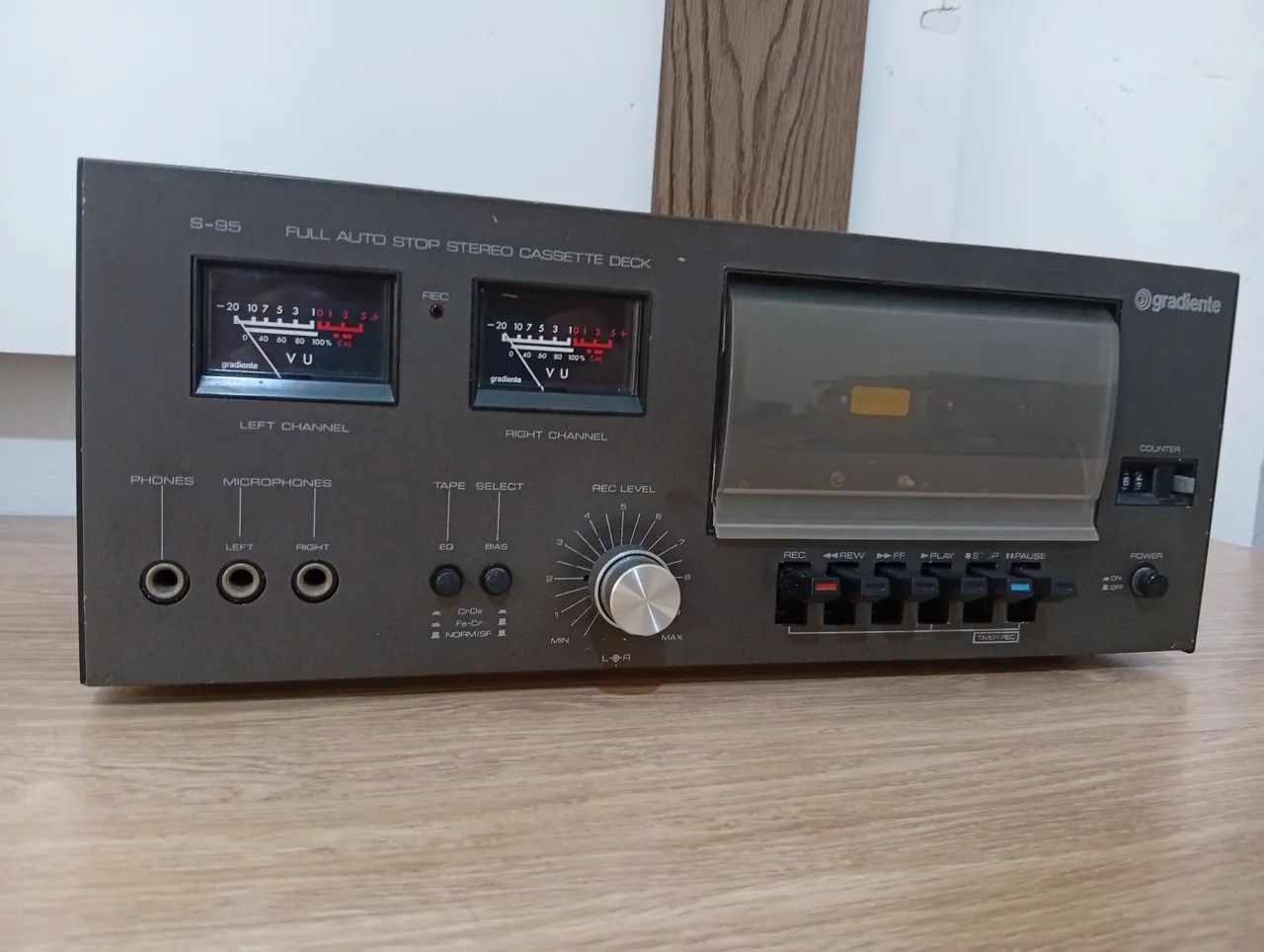 Tape deck gradiente model S-95 .