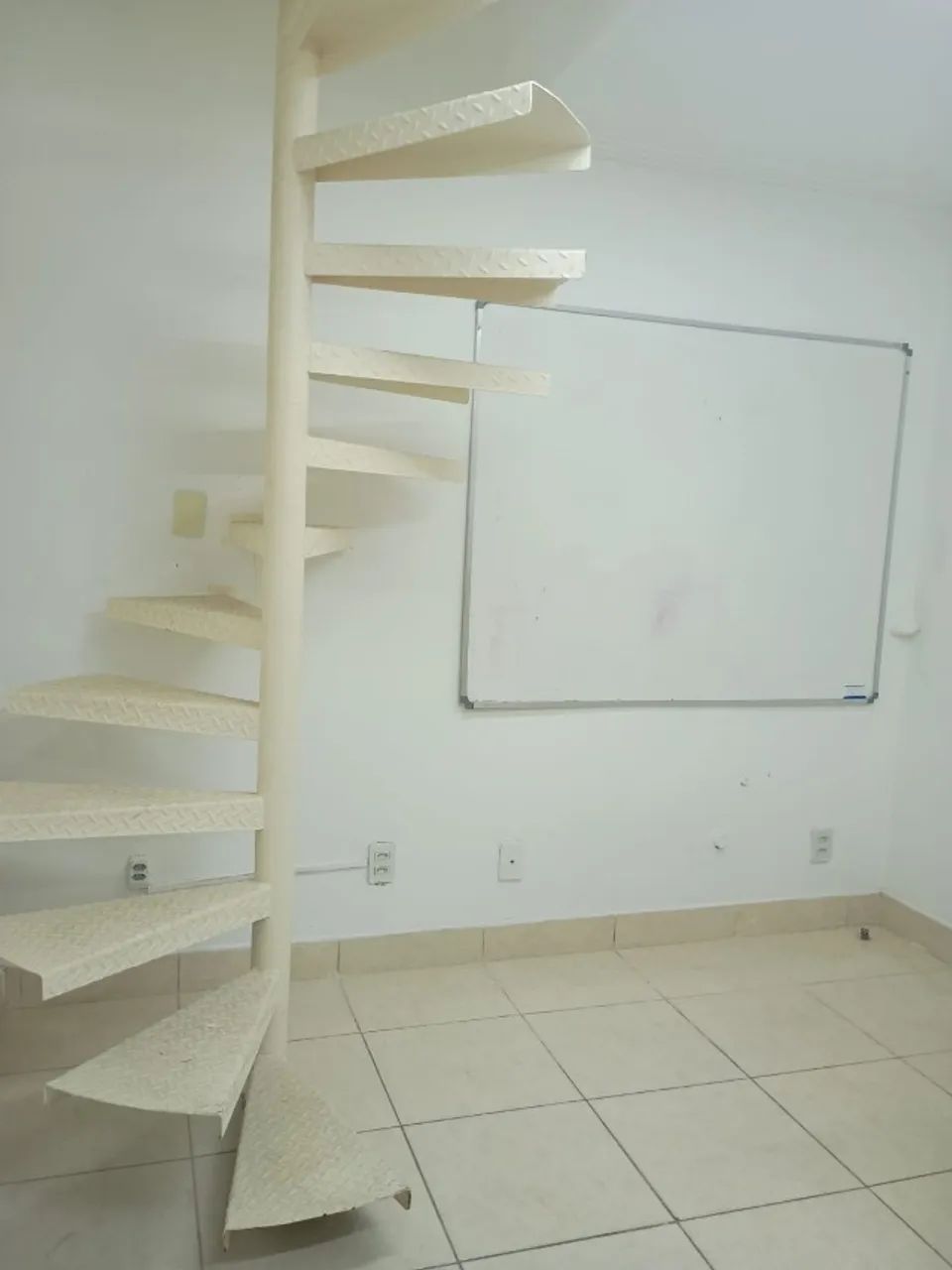 Sala comercial com mezanino em Stella Maris - Foto 5