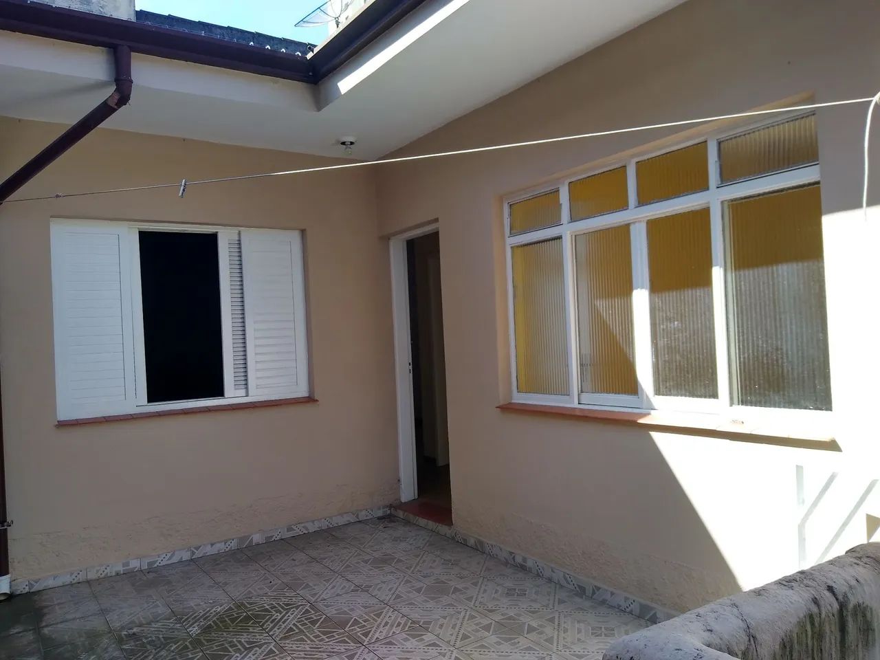 Casa térrea de fundos com 1 dormitório 
