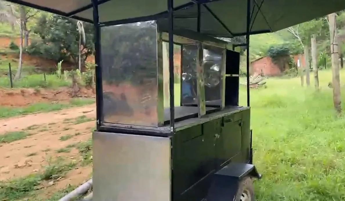  Vende-Se Reboque churrasquinho  - Foto 4