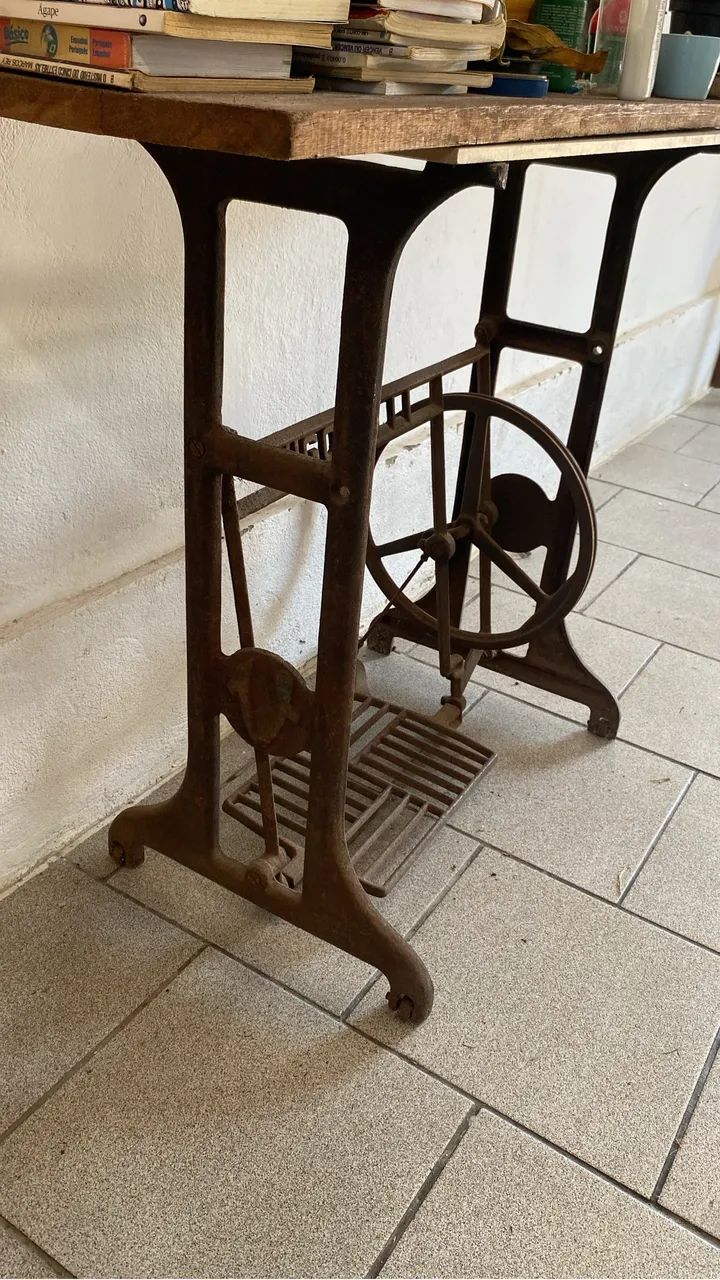 Pé de máquina antiga  - Foto 2