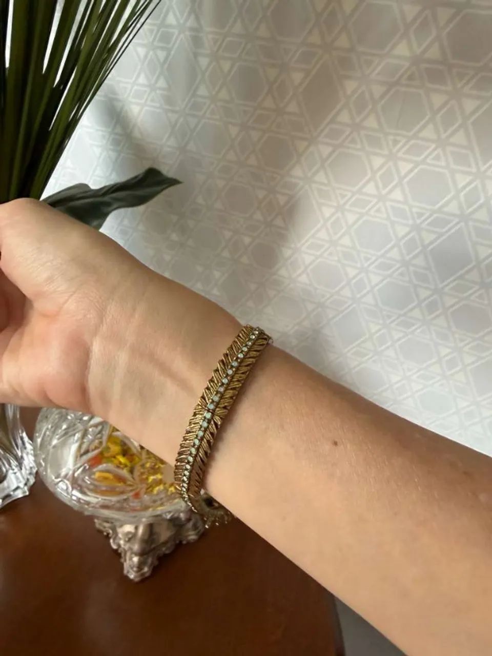 Pulseira bracelete dourado com pedras  - Foto 3