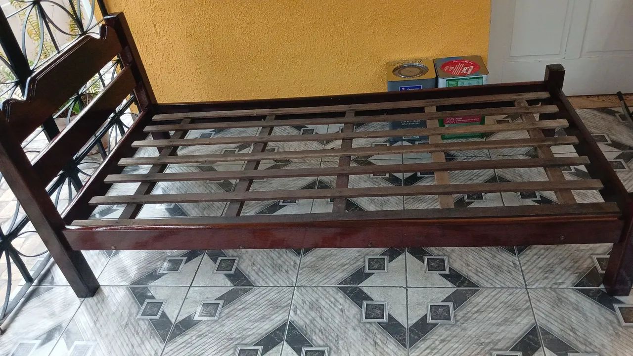 Cama de madeira maciça  - Foto 4