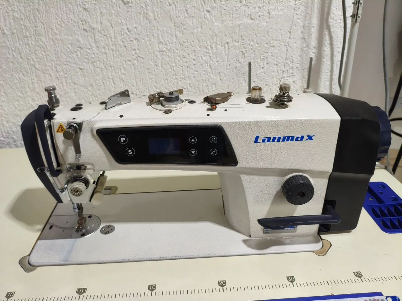 Duas máquinas retas e uma interlock semi novaa - Foto 3