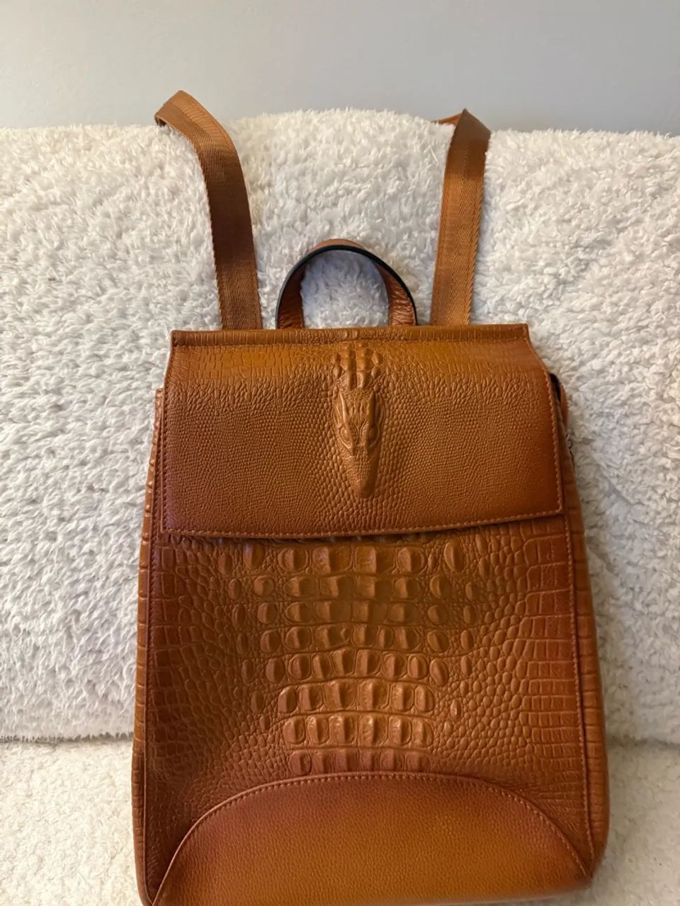 Mochila/ bolsa em couro imitando croco, nunca usada, comprada Usa