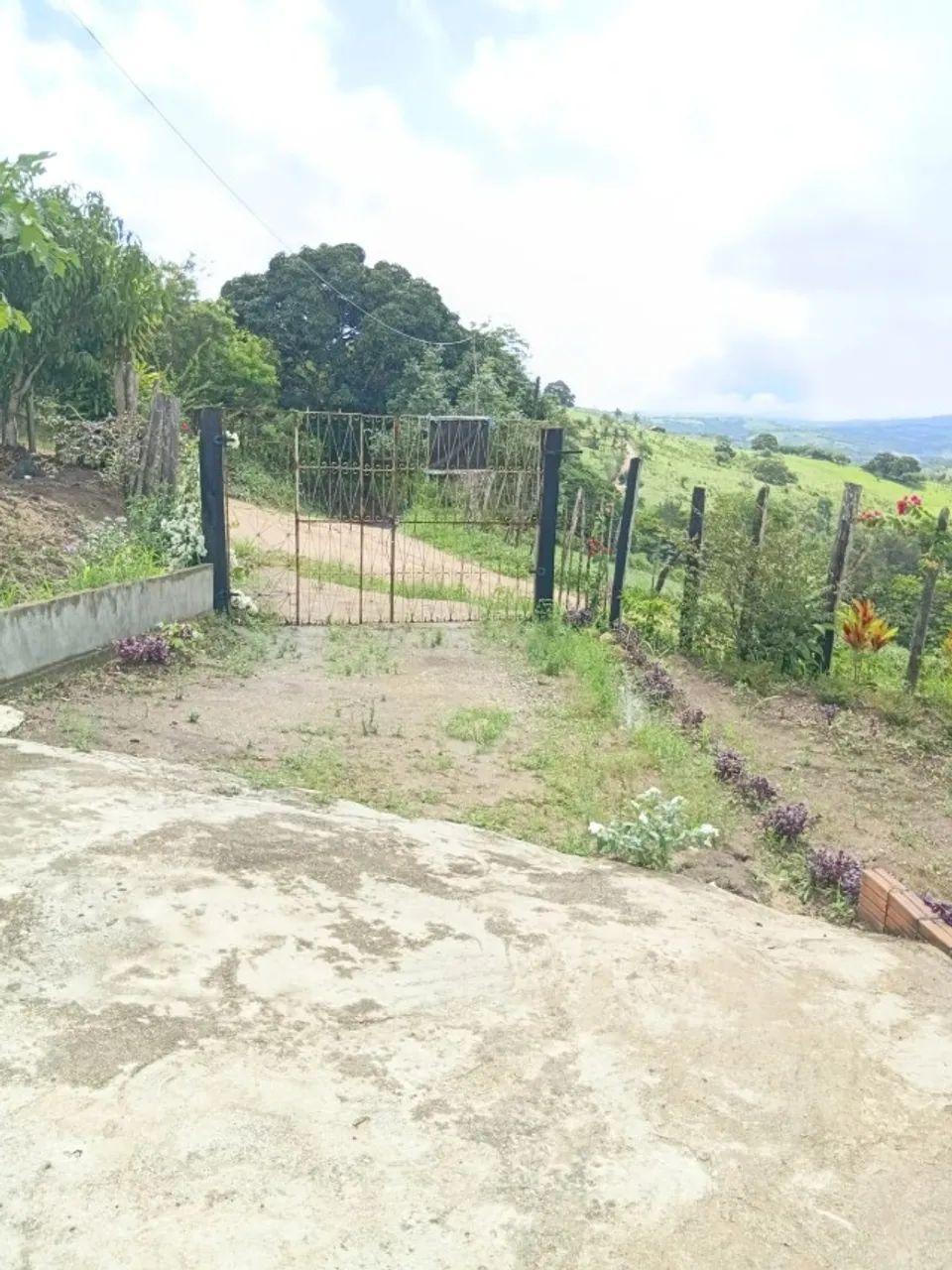LINDA CHÁCARA 1000m² - REFÚGIO COMPLETO PARA MORADIA OU LAZER! - Foto 2