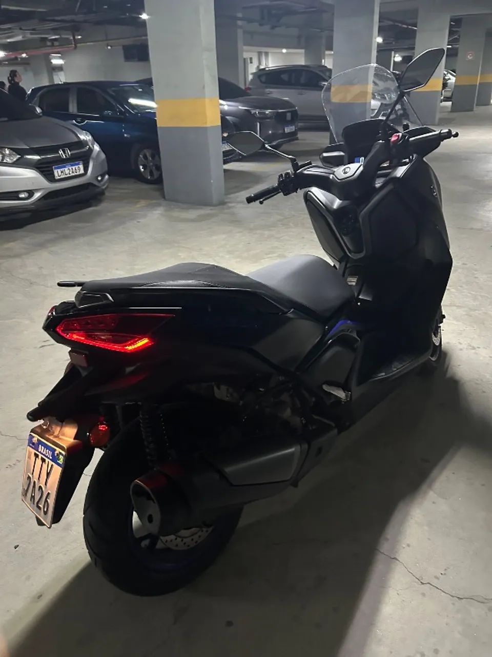 Moto estado zero. Não está em uso, aguardando venda