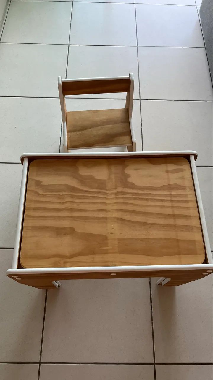 Mesa com cadeira de madeira infantil 