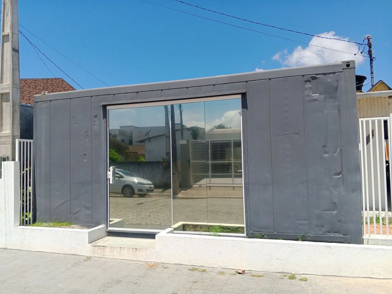 Escritório container 6 metros com lavabo. 