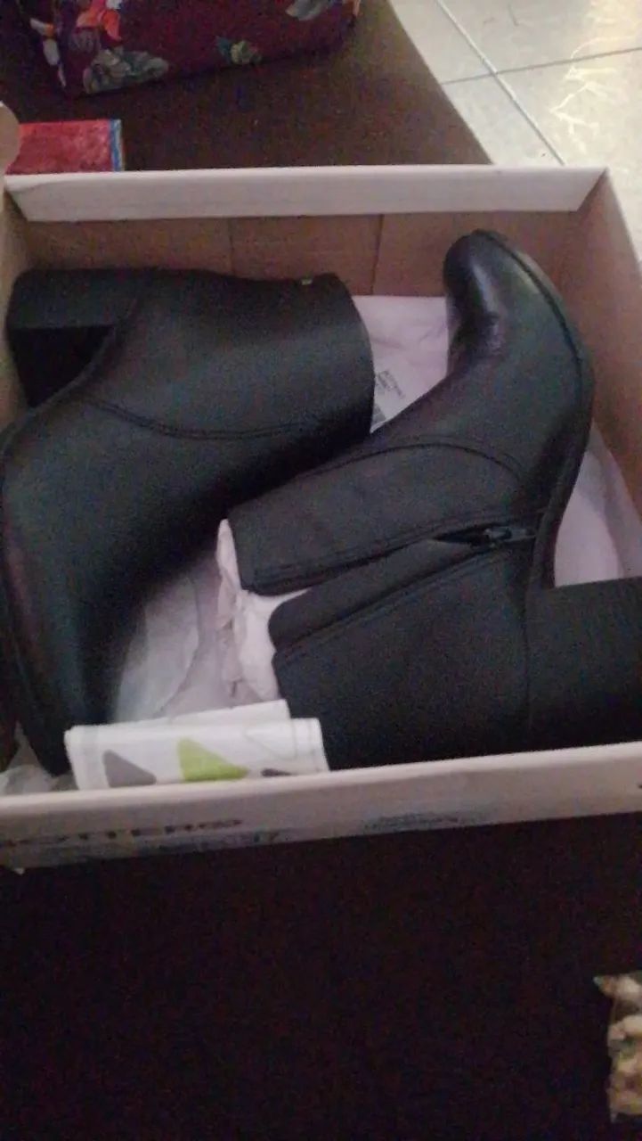 Bota cano curto nova n.37 