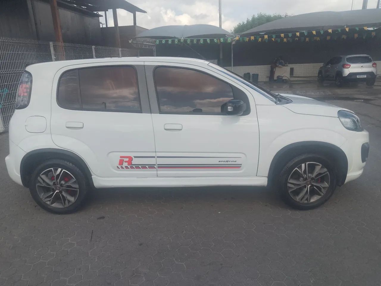 Fiat Uno Sporting 1.3 Flex 8V 5P 2018 - Foto 3