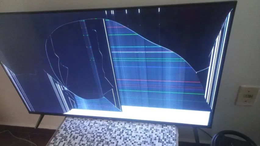 TV SMART COM TELA QUEIMADA 