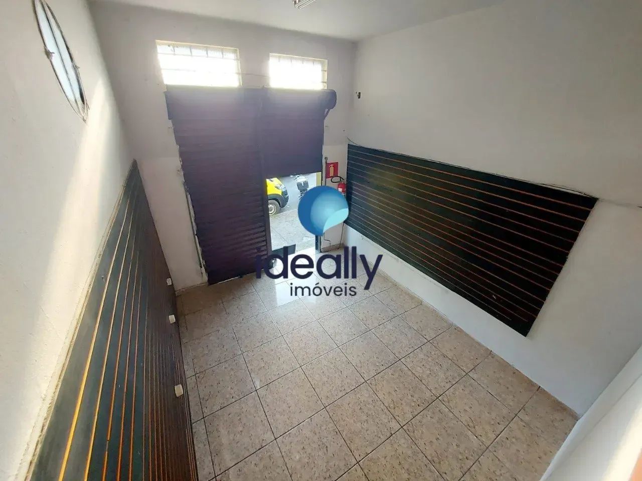 LOJA NA AVENIDA SERRANA_ LOCAÇÃO