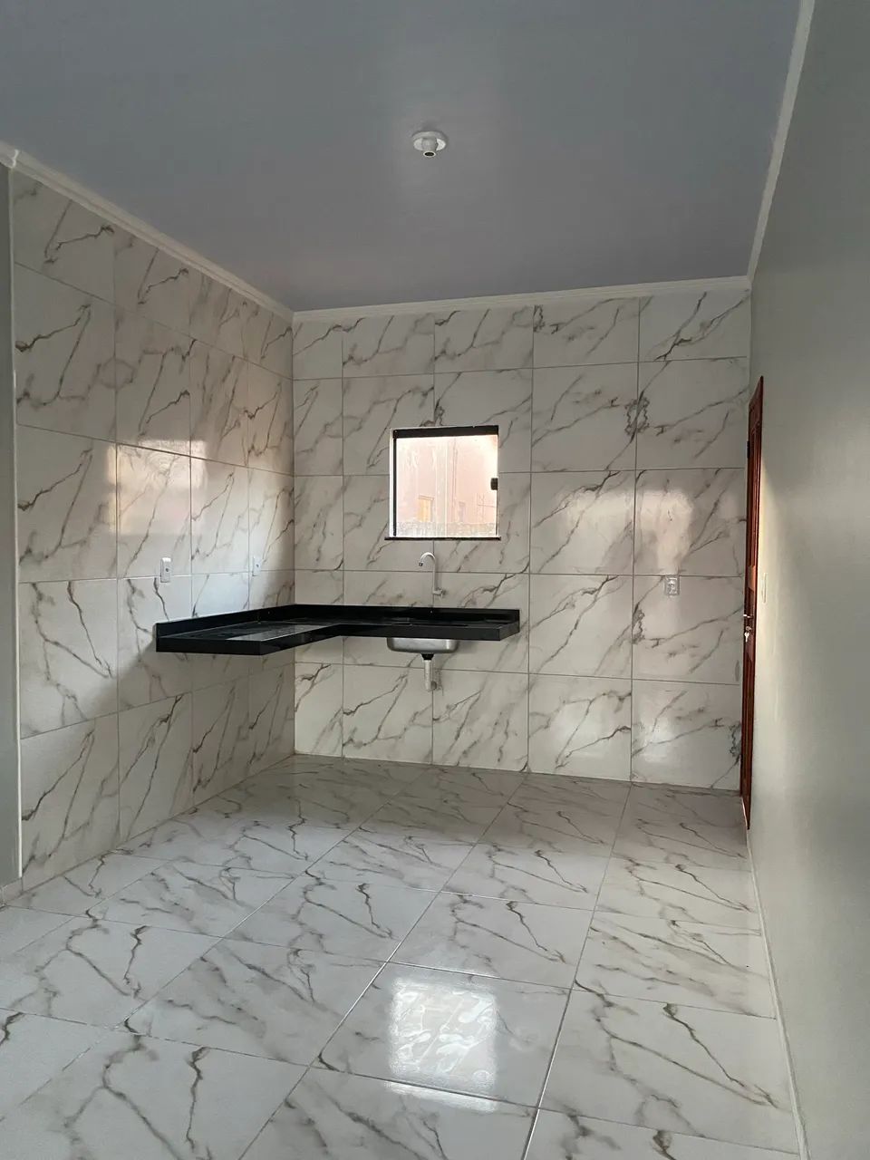 Casa nova, aluga-se 