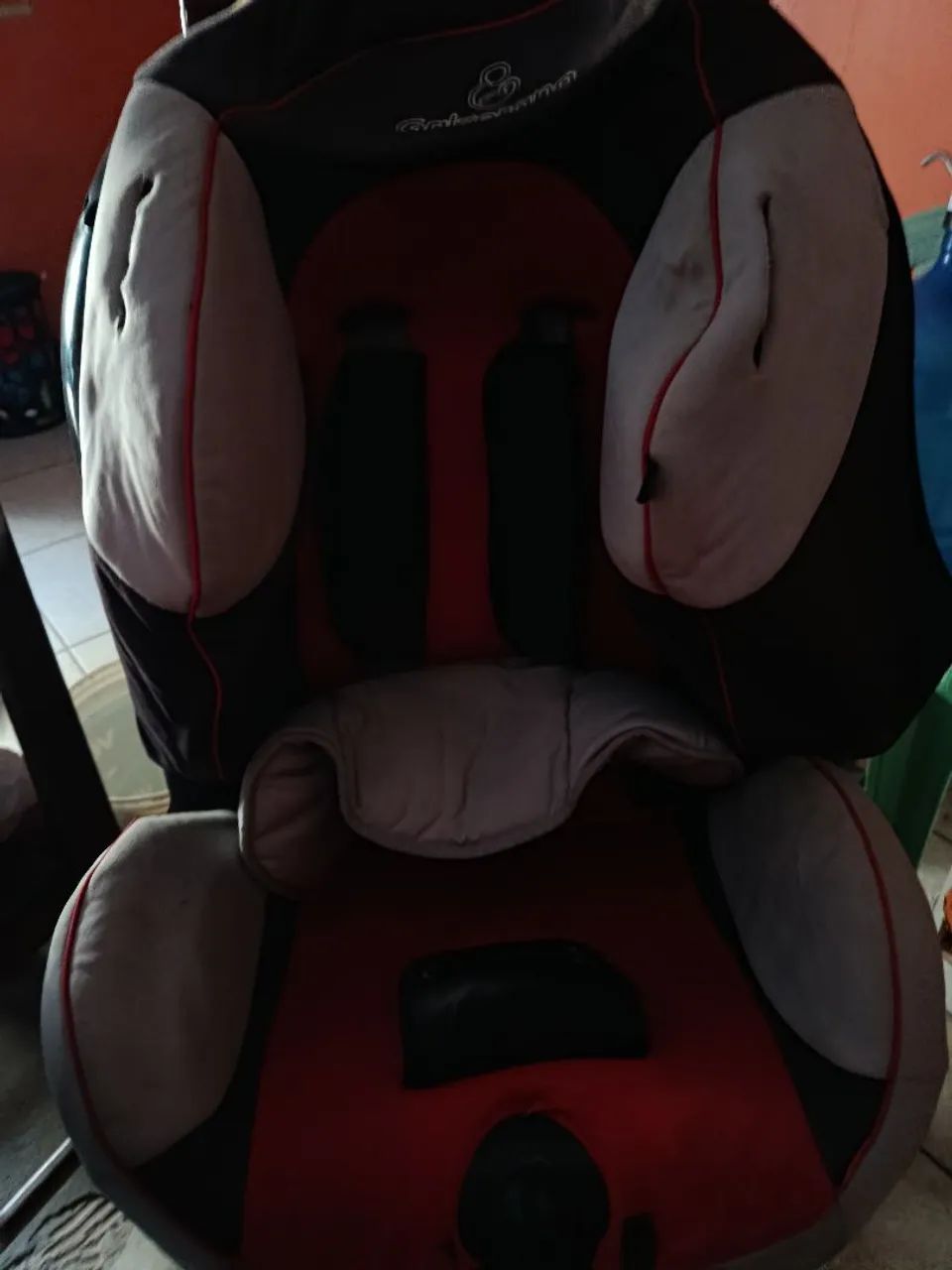 Cadeirinha e bebê conforto 
