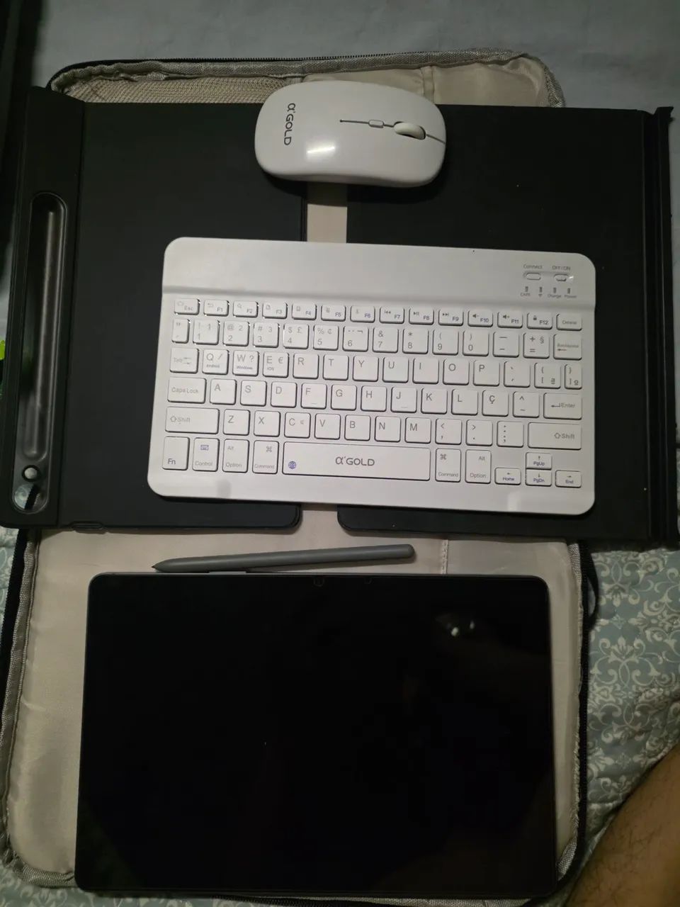 Tablet S9 FE sem marcas de uso no aparelho ( apenas na capa) com teclado, mouse e bo