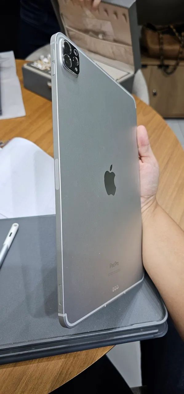  iPad Pro 11" (4ª Geração) - 1 TB | Wi-Fi + 5G | Prata - Foto 4