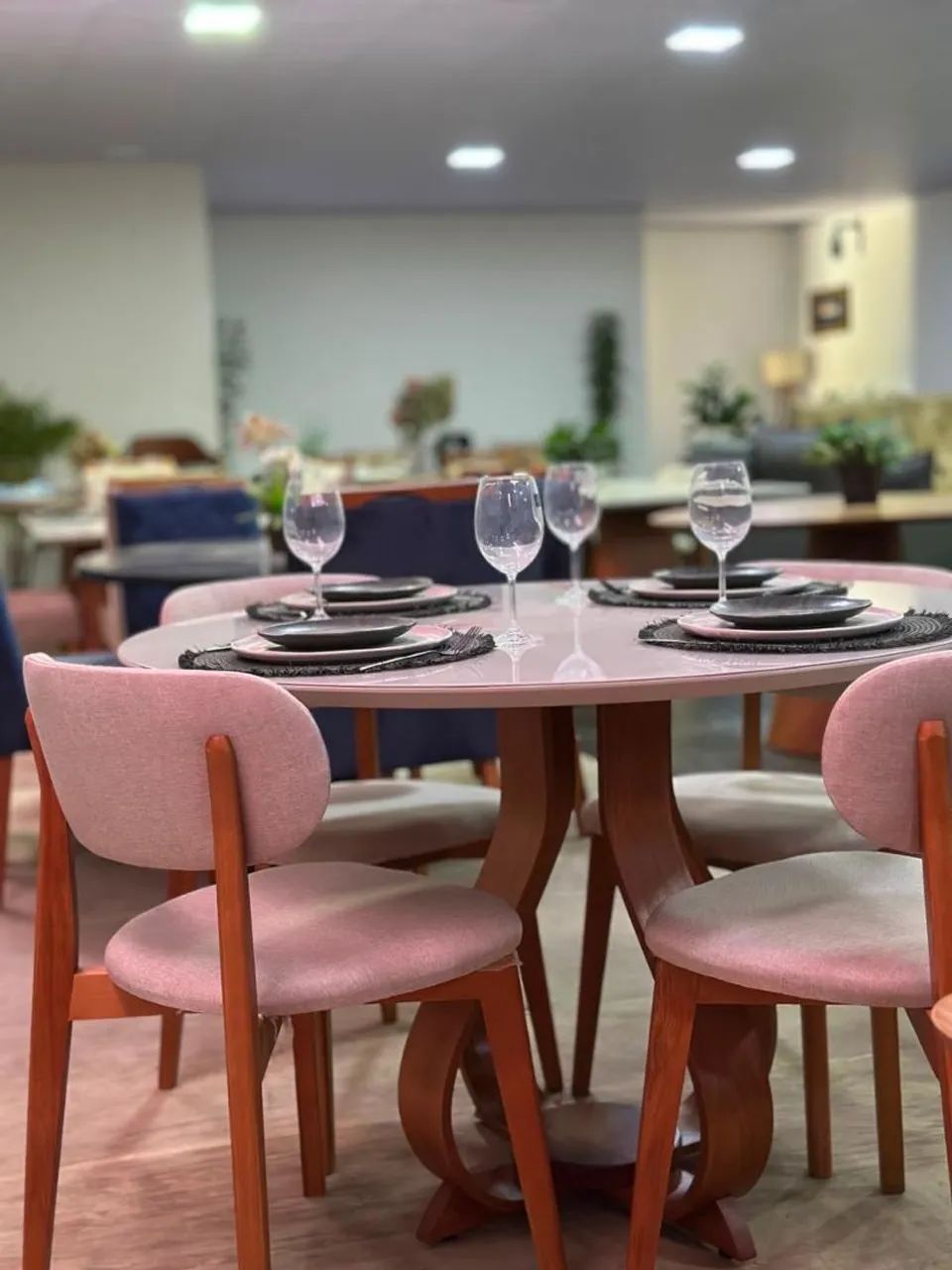 Mesa de Jantar redonda 1.20m com 4 cadeiras  - Foto 3