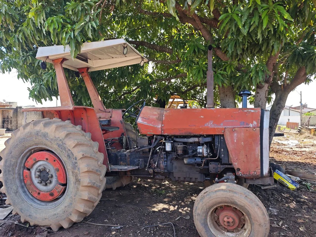 Vendo trator de pneu mf 290