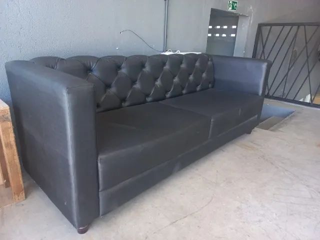 Sofá 3 lugares Preto - Couro imitação - 2,1m