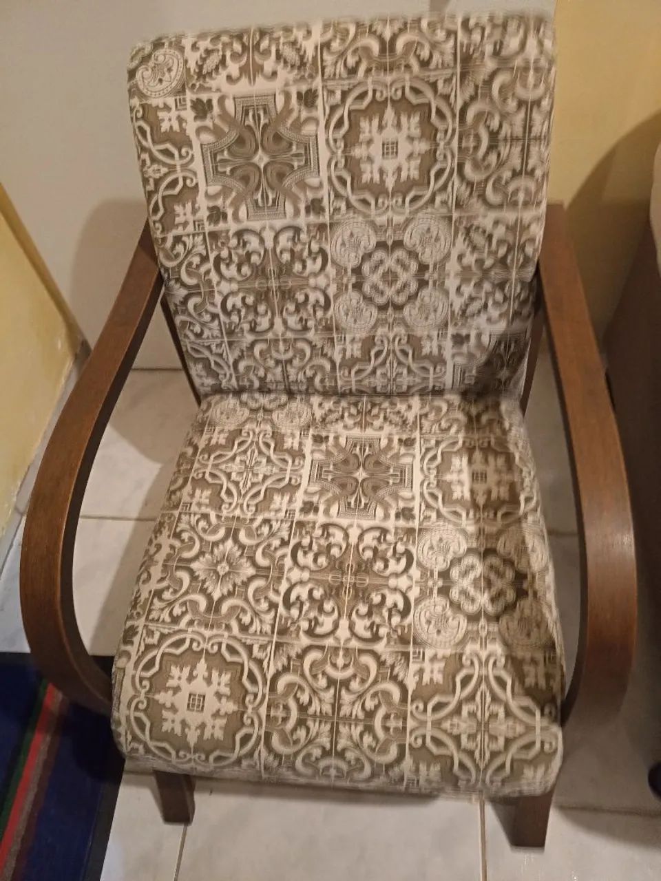 Poltrona braços de madeira  - Foto 2