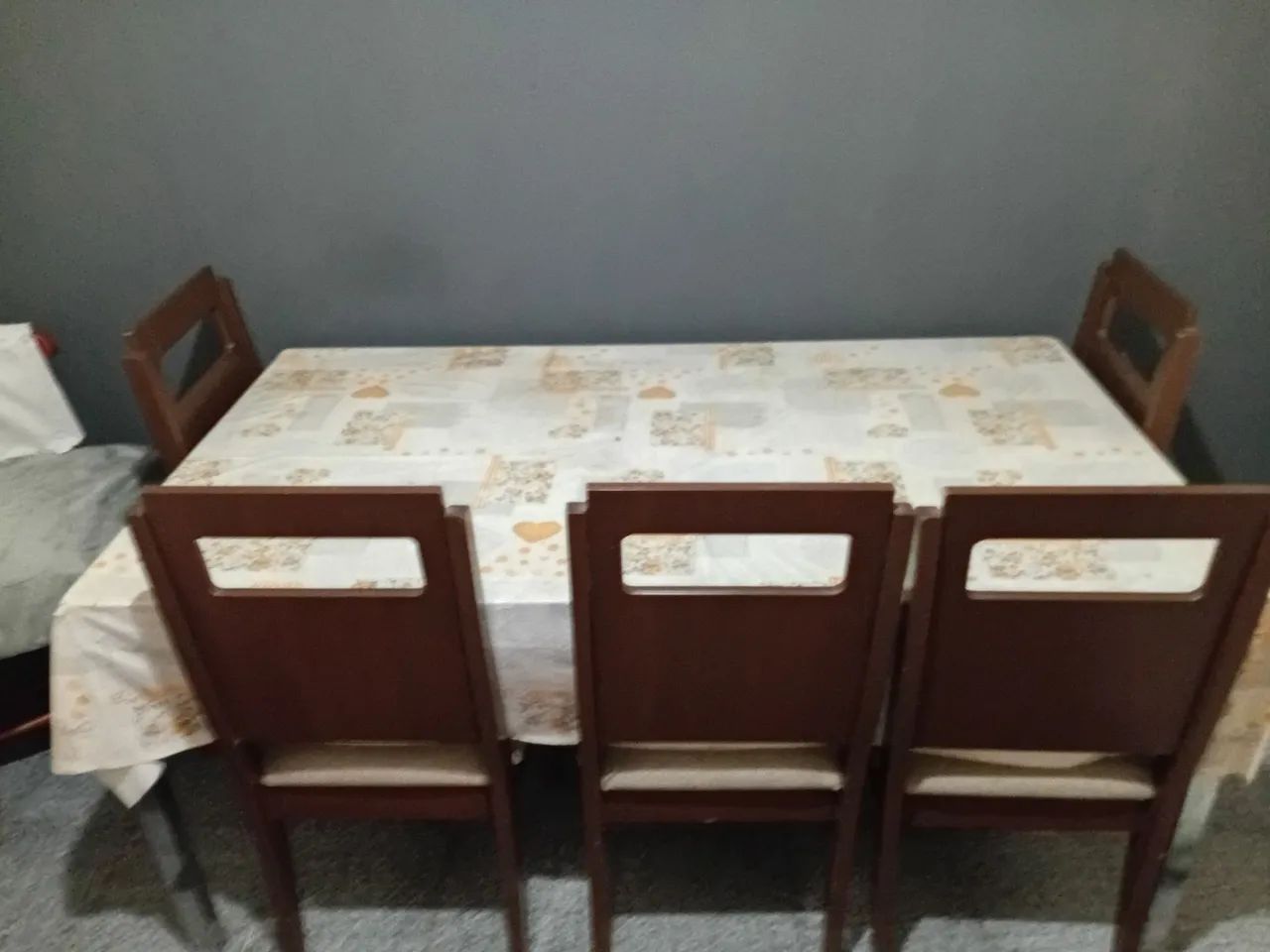 Mesa tampo de vidro. com 5 cadeiras  - Foto 4