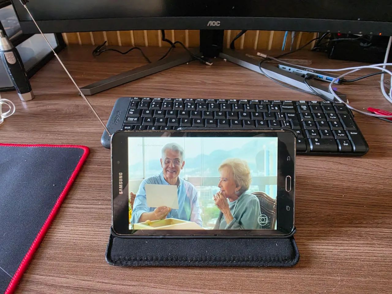 Tablet Samsung com TV digital integrada 