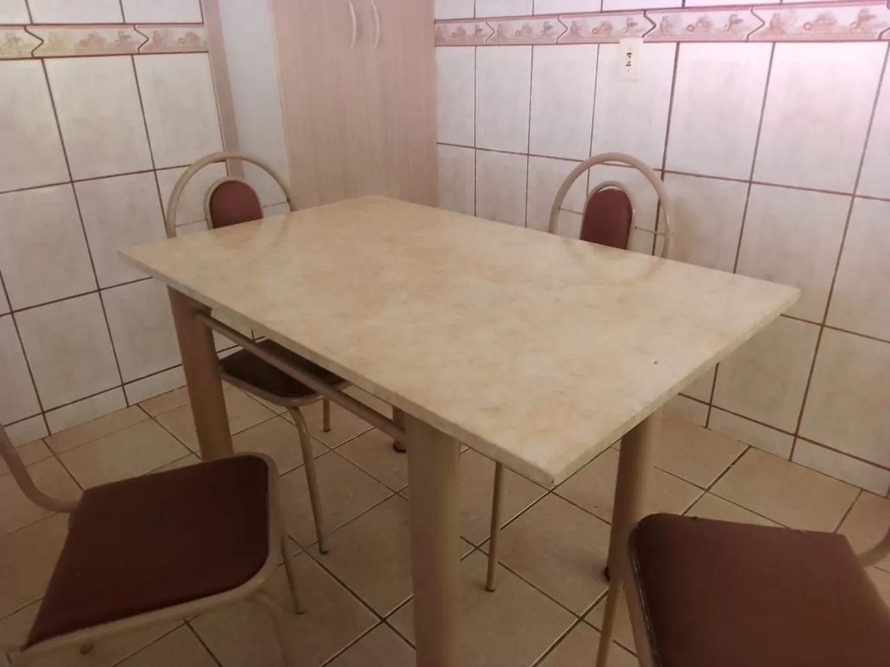 Mesa 4 cadeiras