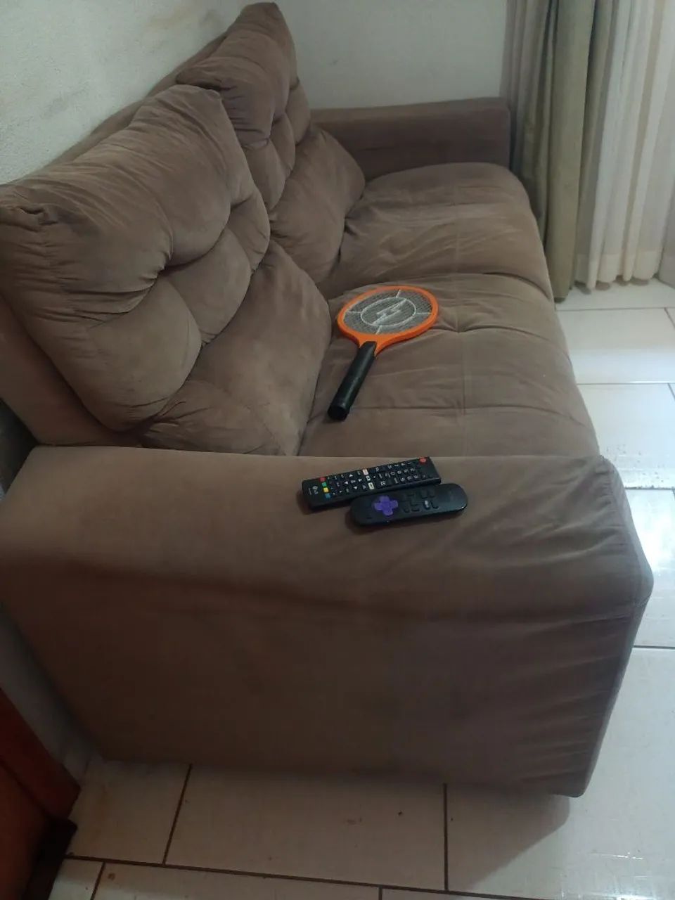 Vendo esse jogo de sofá de veludo sem rasgo sem avaria valor 450  reais 