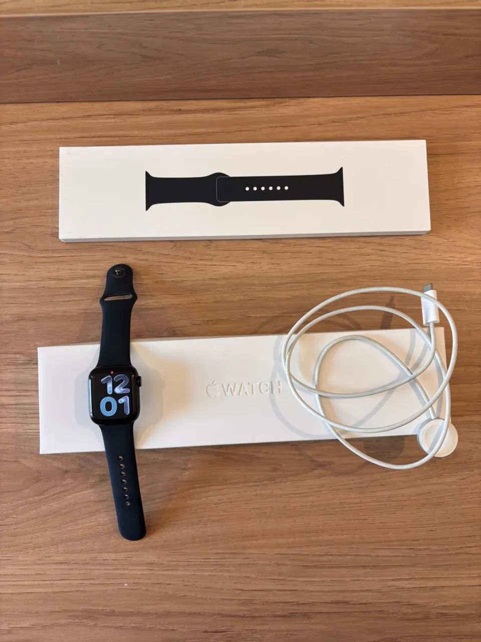  Apple Watch Series 8 41mm GPS + Caixa, Cabo e 2 Pulseiras