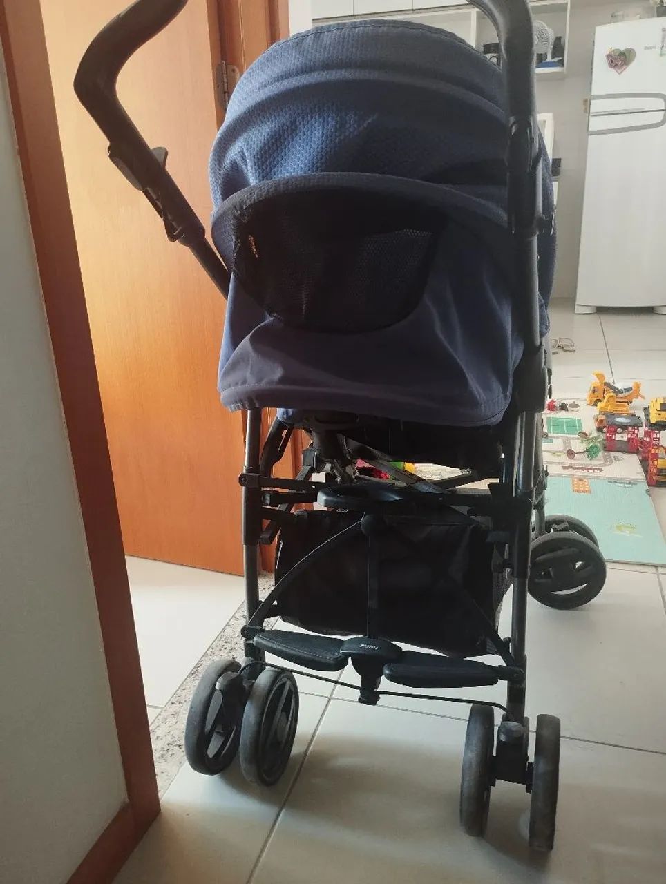 Carrinho de bebê dobrável super prático e conservado  - Foto 2