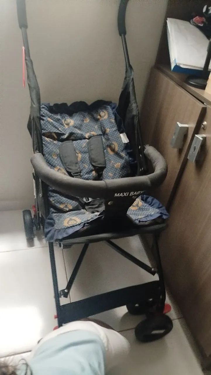 Vendo carrinho de passeio com almofada extra e trocador anatômico  - Foto 3