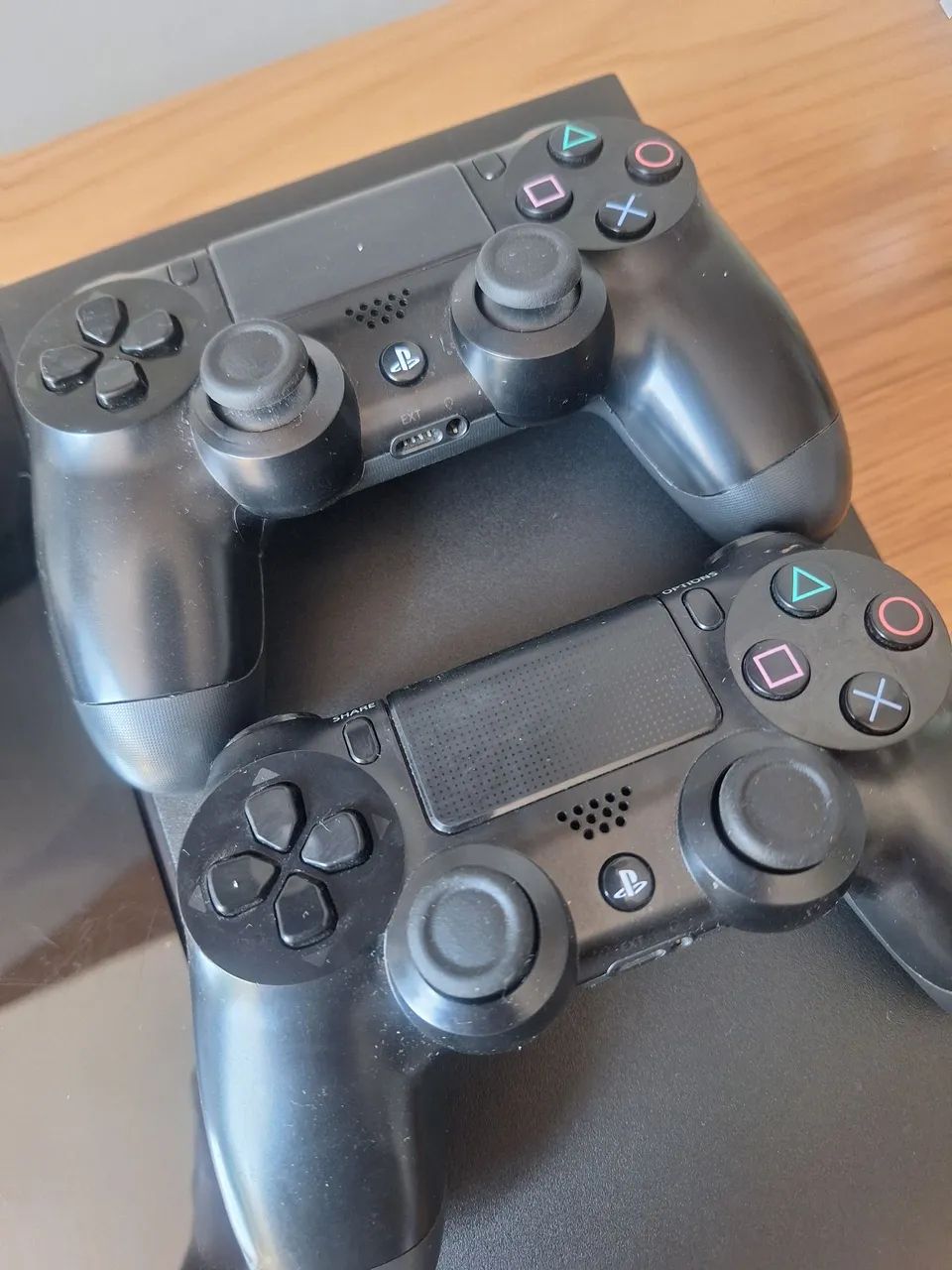 PLAYSTATION 4 + 2 controles e jogos - Foto 2