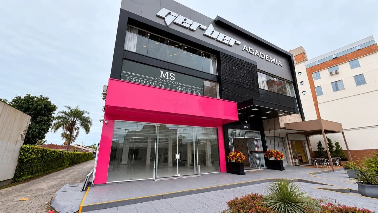 Loja comercial de 630m2 para locacao no centro de Palhoça