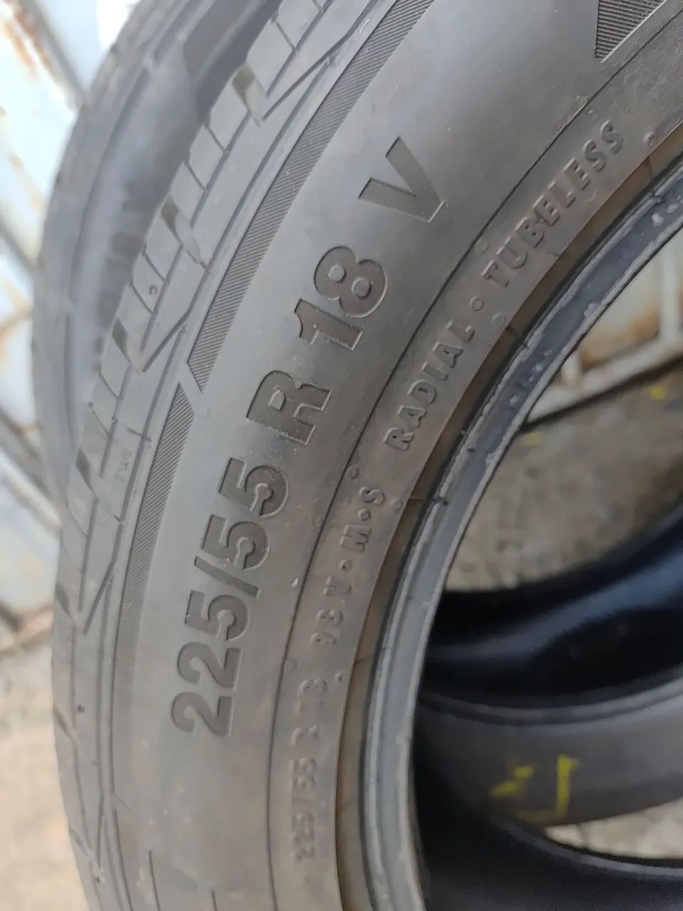 2 pneus 225/55 R18 continental 