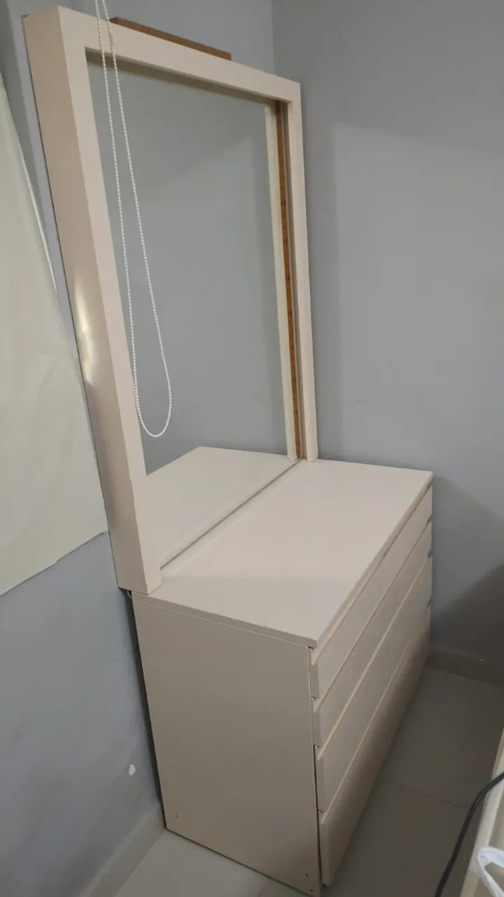 Cômoda com espelho