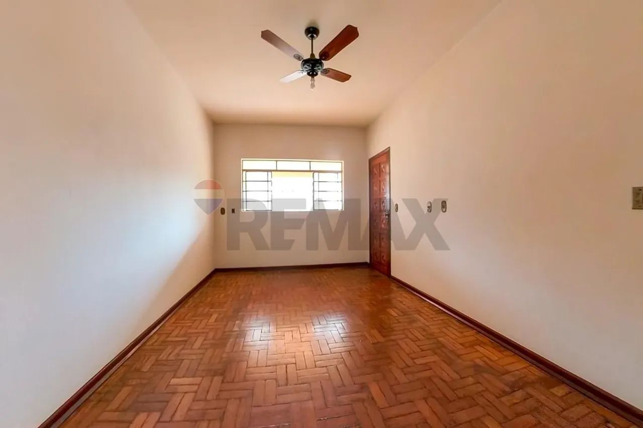 IMÓVEL COM EXCELENTE LOCALIZAÇÃO NO CENTRO DE LEME/SP!