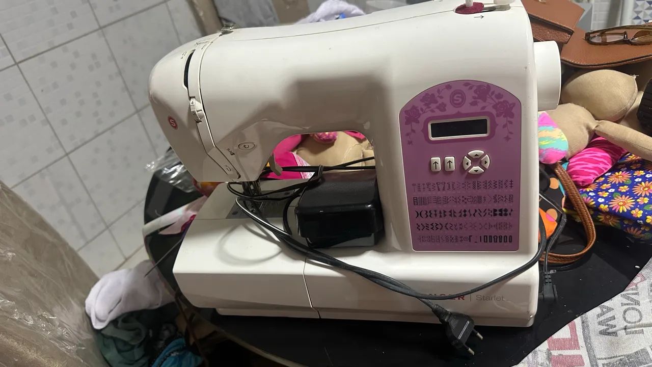 Máquina de Costura Singer