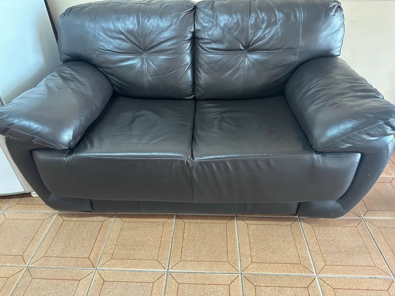 Vendo sofá de couro - Foto 4