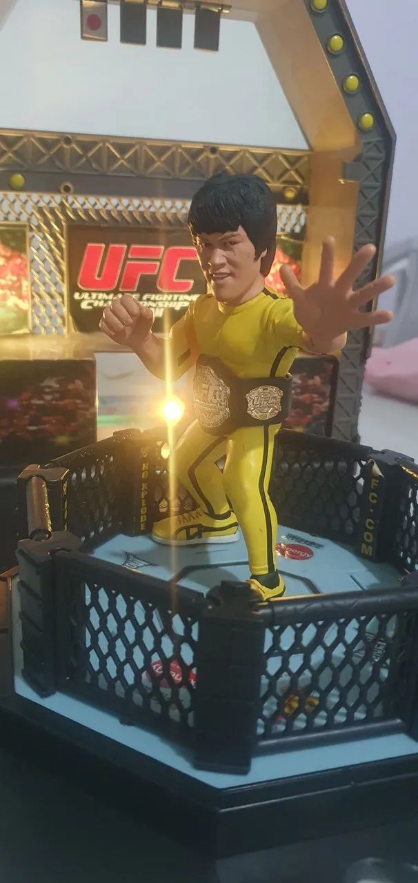 BONECO RARO EXCLUSIVO BRUCE LEE UFC ROUND 5 EDIÇÃO LIMITADA  PARA COLECIONADORES