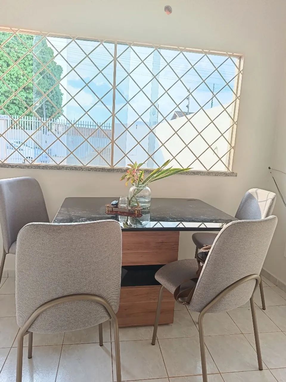 MESA DE JANTAR COM 4 CADEIRAS NOVA  - Foto 2