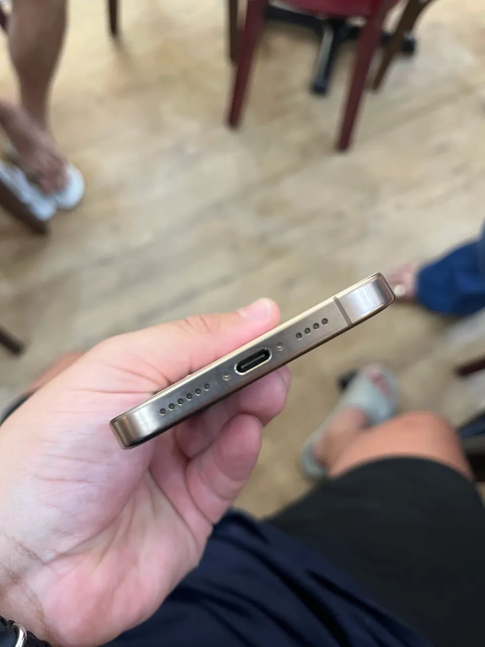 ? iPhone 16 Pro Max - Desert Titanium - Excelente estado - Foto 2
