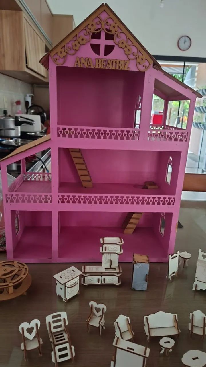 Casinha de MDF com mobiliário 
