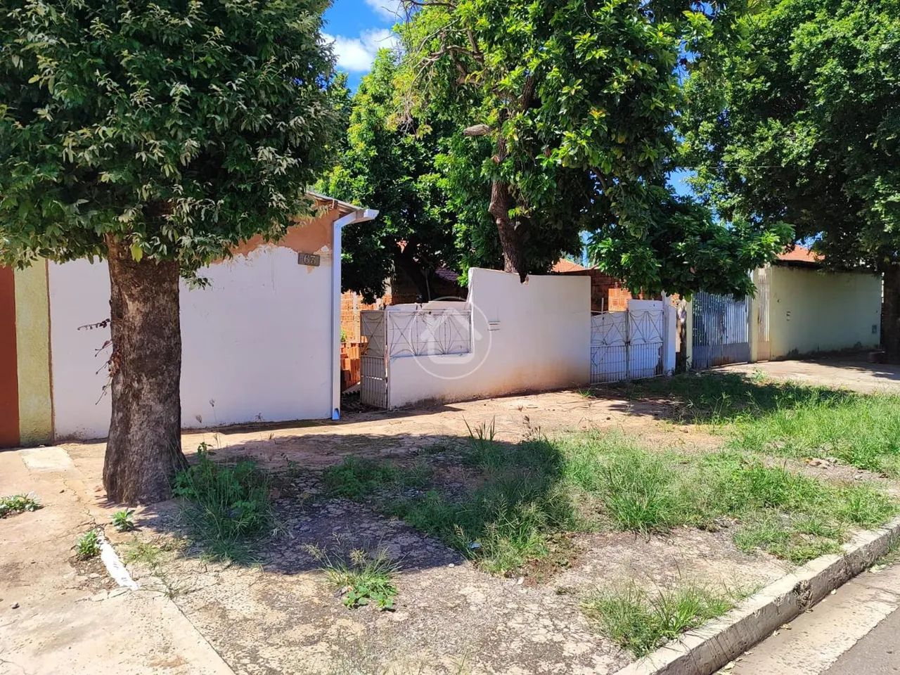 TERRENO COM PEQUENA CONSTRUÇÃO