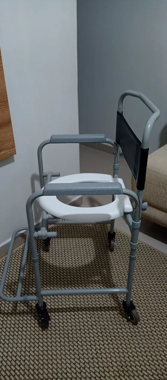 Cadeira de banho adulto. - Foto 3